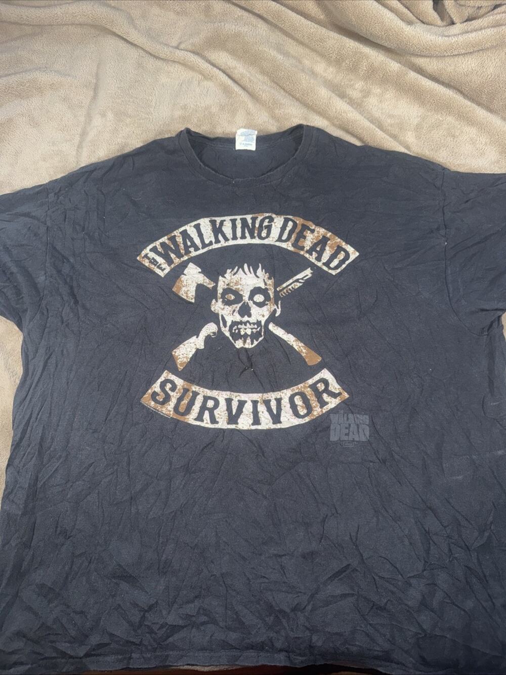 The Walking Dead Skull Crossed Weapons Survivor T Shirt 3XL‎